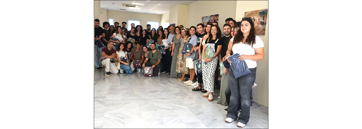 Τελετή απόδοσης προσωπικού ιματισμού για τις Κλινικές (scrubs), στους 5-ετείς φοιτητές από την Κοσμητεία